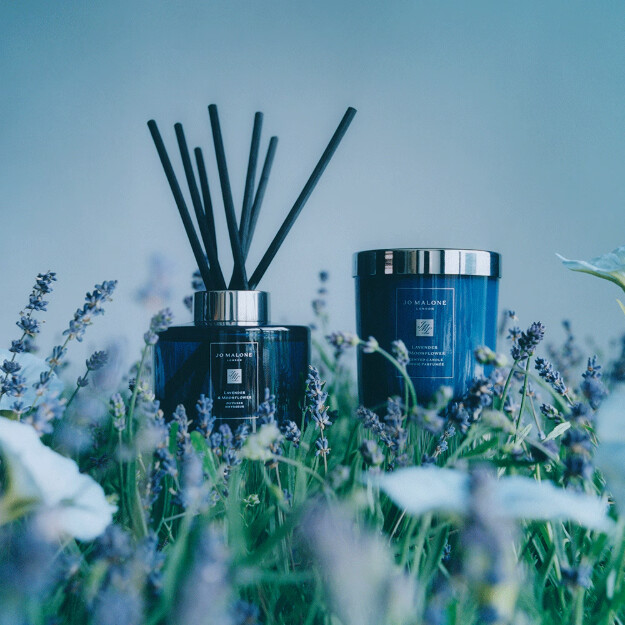 candela profumata alla lavanda e al fiore di luna