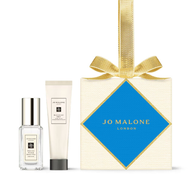 set regalo di ornamenti floreali rossi e blu